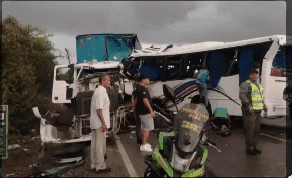 Trágico accidente en Clarines: Nueve muertos y más de 20 heridos