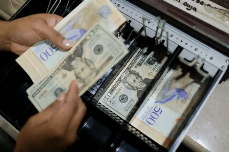 Dolarización en Venezuela: La opción preferida por la mayoría ante la crisis
