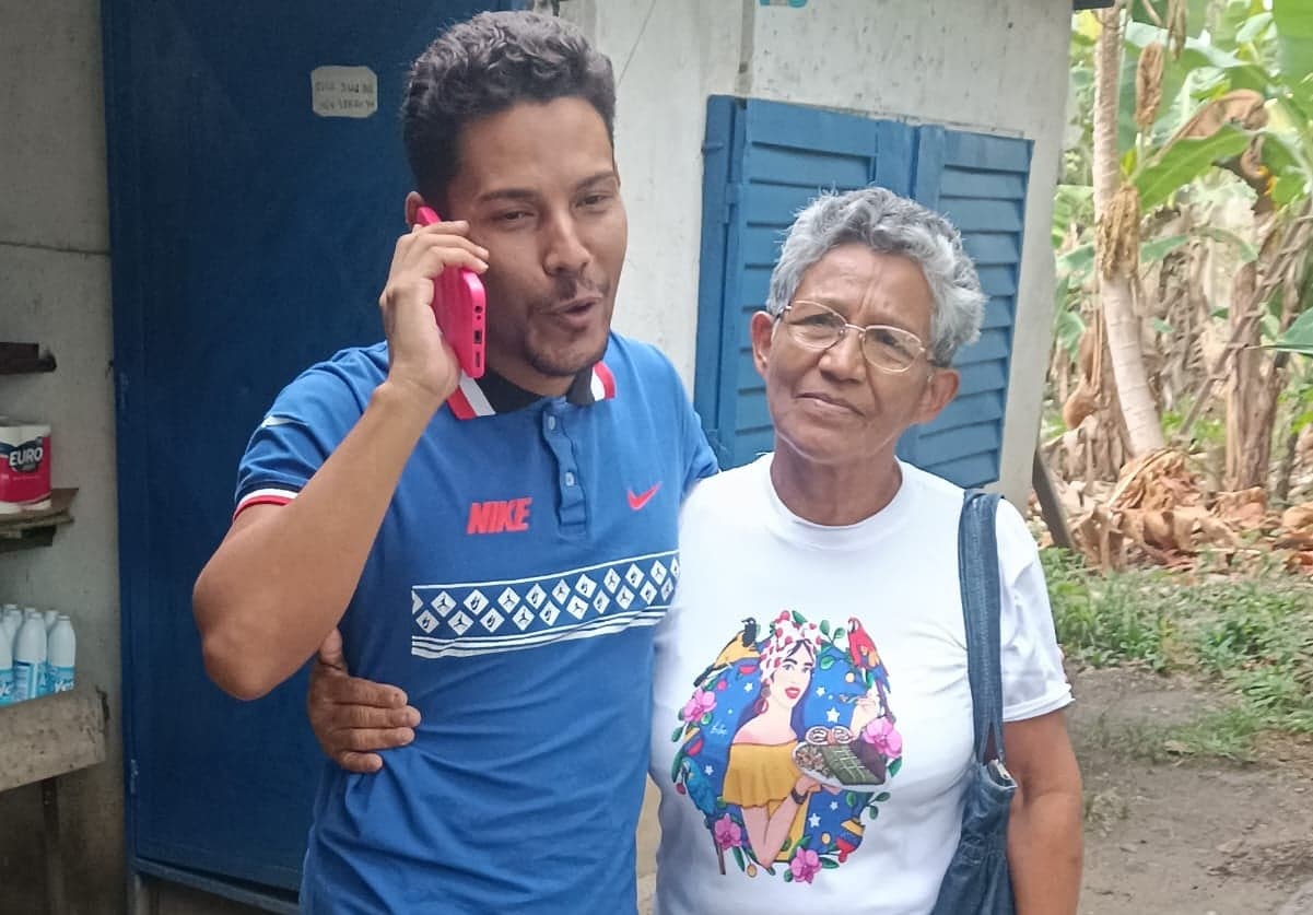 Liberan a estudiante de periodismo tras 10 meses de prisión injusta