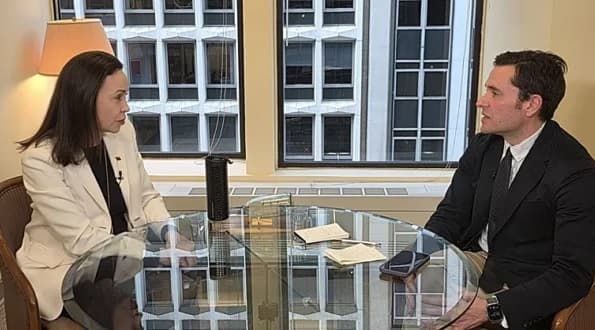María Corina Machado denuncia entrada de Delcy Rodríguez en España