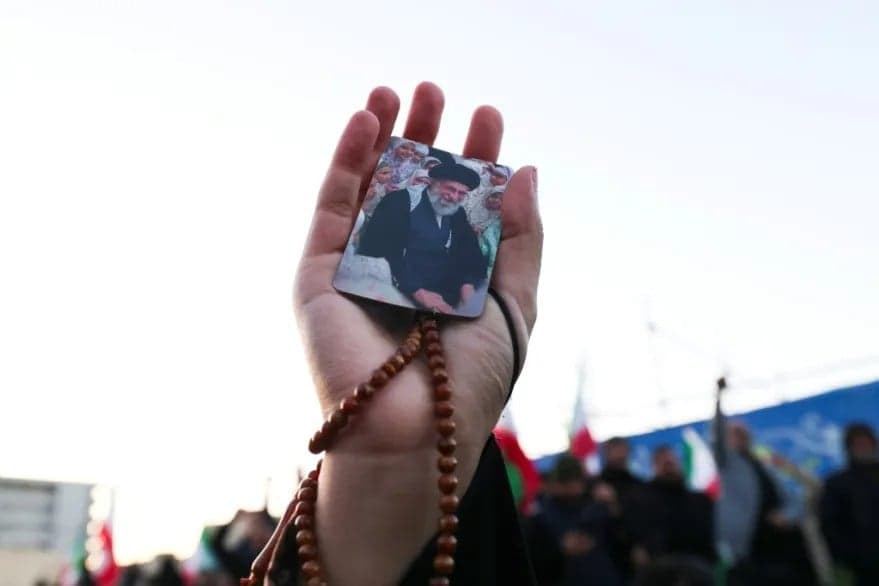 Irán Incrementa Ataques en el Golfo: Venganza por Jamenei