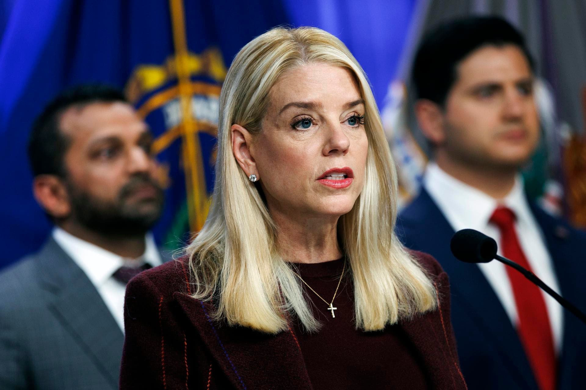 Trump destituye a Pam Bondi como fiscal general en EE.UU.
