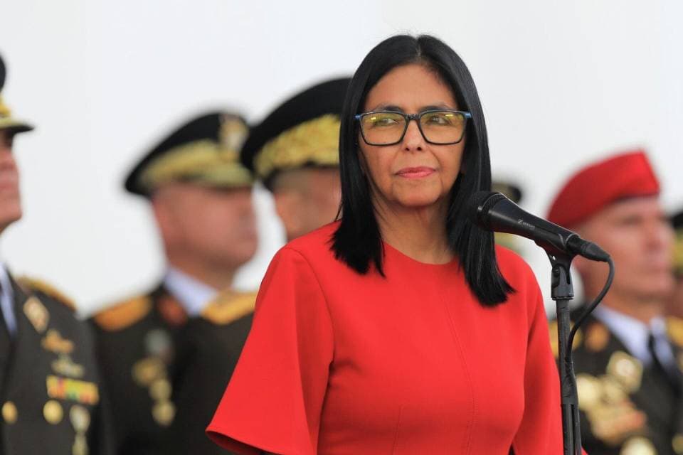 El rechazo a Delcy Rodríguez aumenta: Crisis y apagones agravan su imagen
