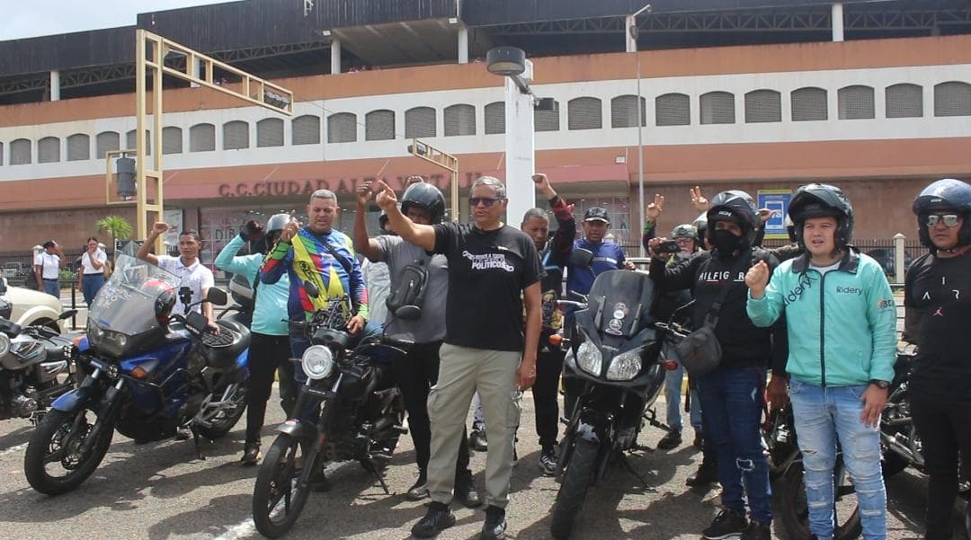 Motorizados de Guayana reclaman fin a restricciones de gasolina