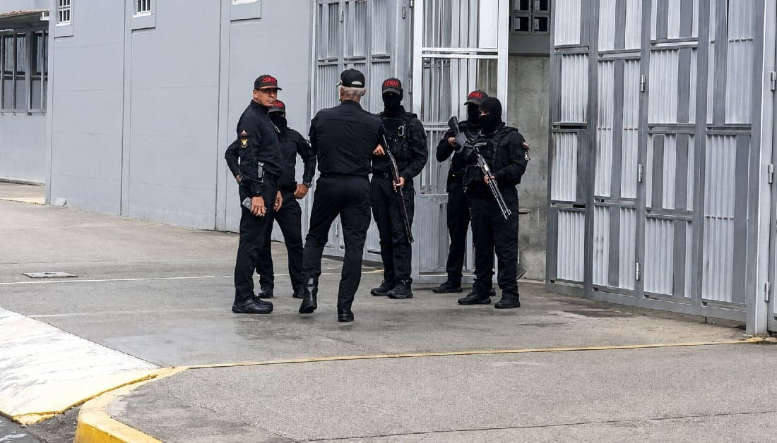 Resistencia laboral: PNB y Sebin intentan frenar marcha hacia la Embajada de EE. UU.