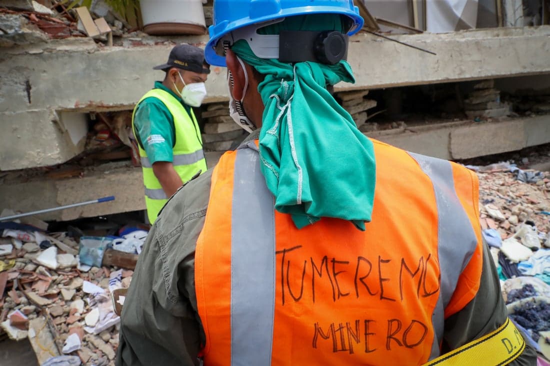 Mineros venezolanos se convierten en rescatistas tras devastador terremoto