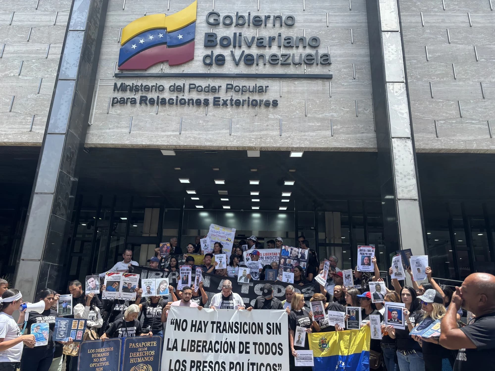 Familiares de presos políticos exigen atención internacional en protesta