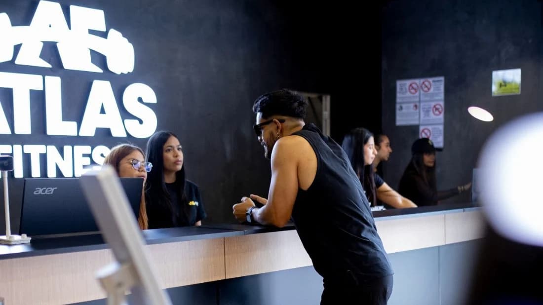 Atlas Fitness se inaugura en Caracas y apoya a familias con 150 kits de higiene