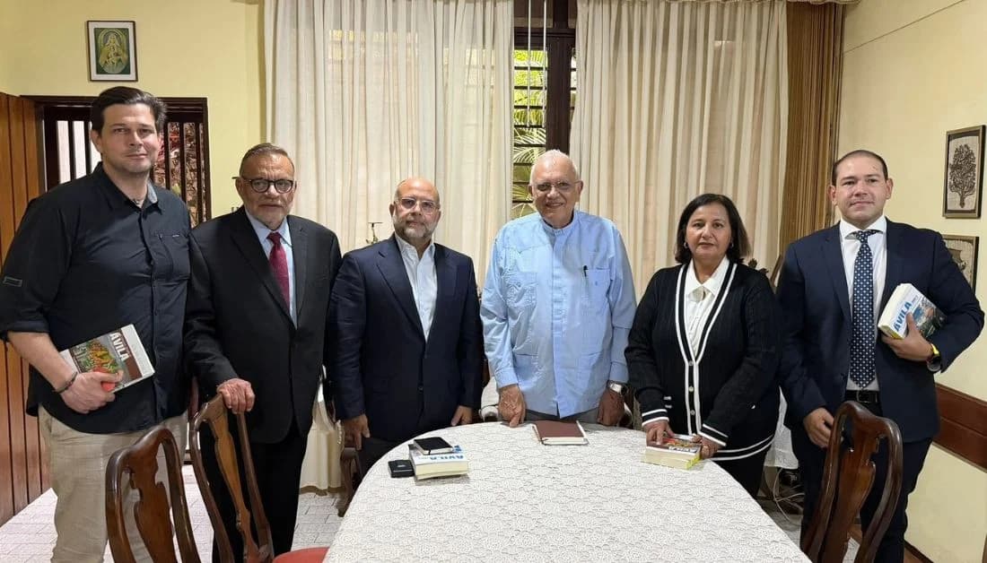 Delegación de la AN de 2015 se une al cardenal Porras para dialogar