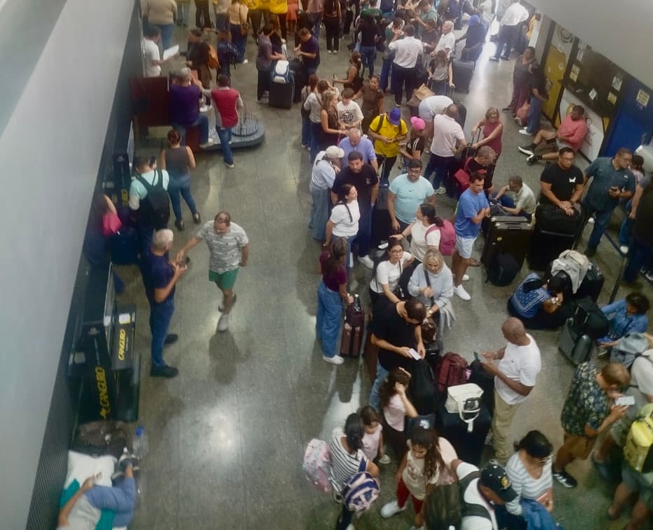 Costos de viajes aéreos aumentan por traslados a aeropuertos alternos