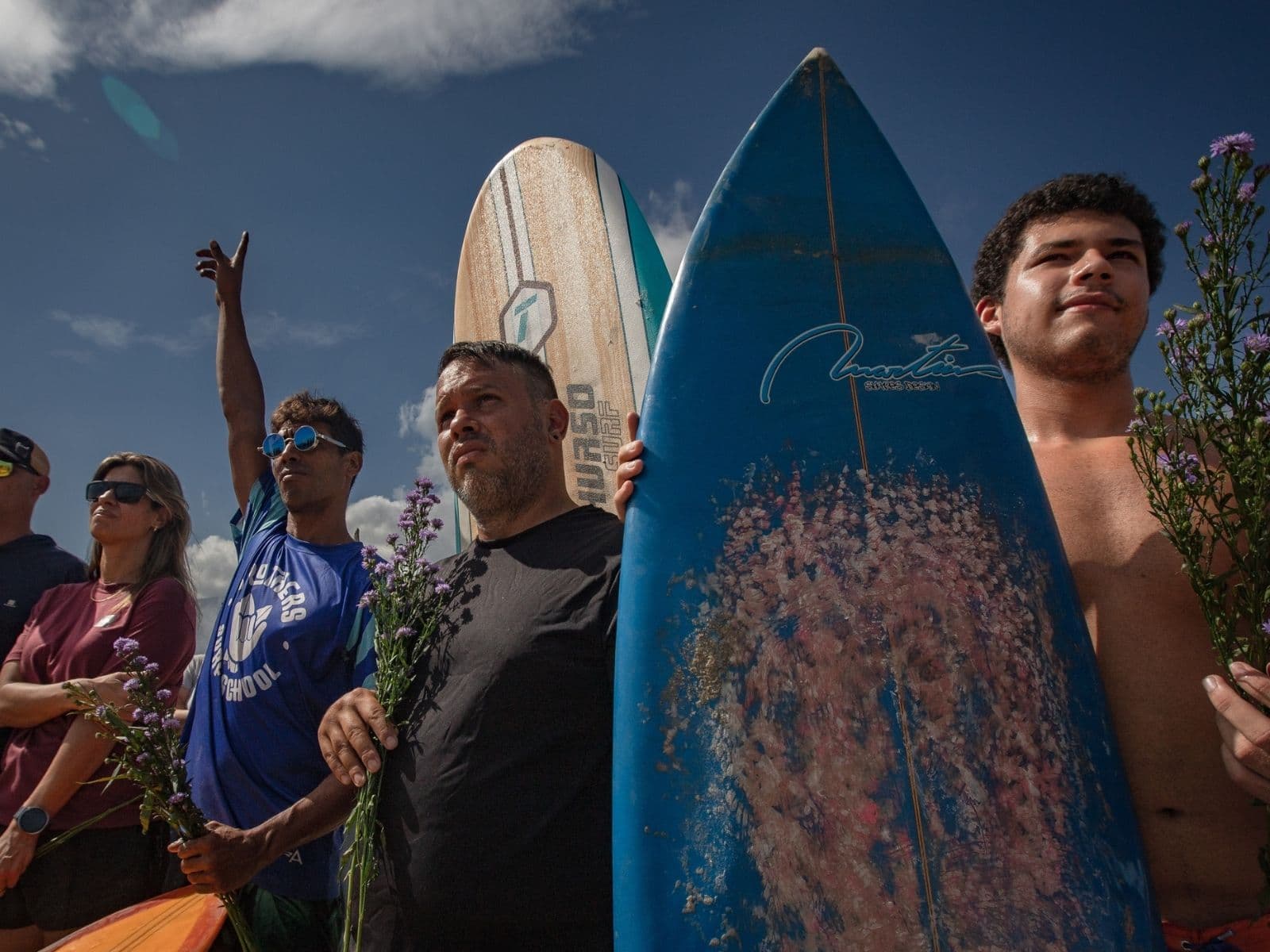Un emotivo homenaje a los surfistas caídos en Playa Surfista
