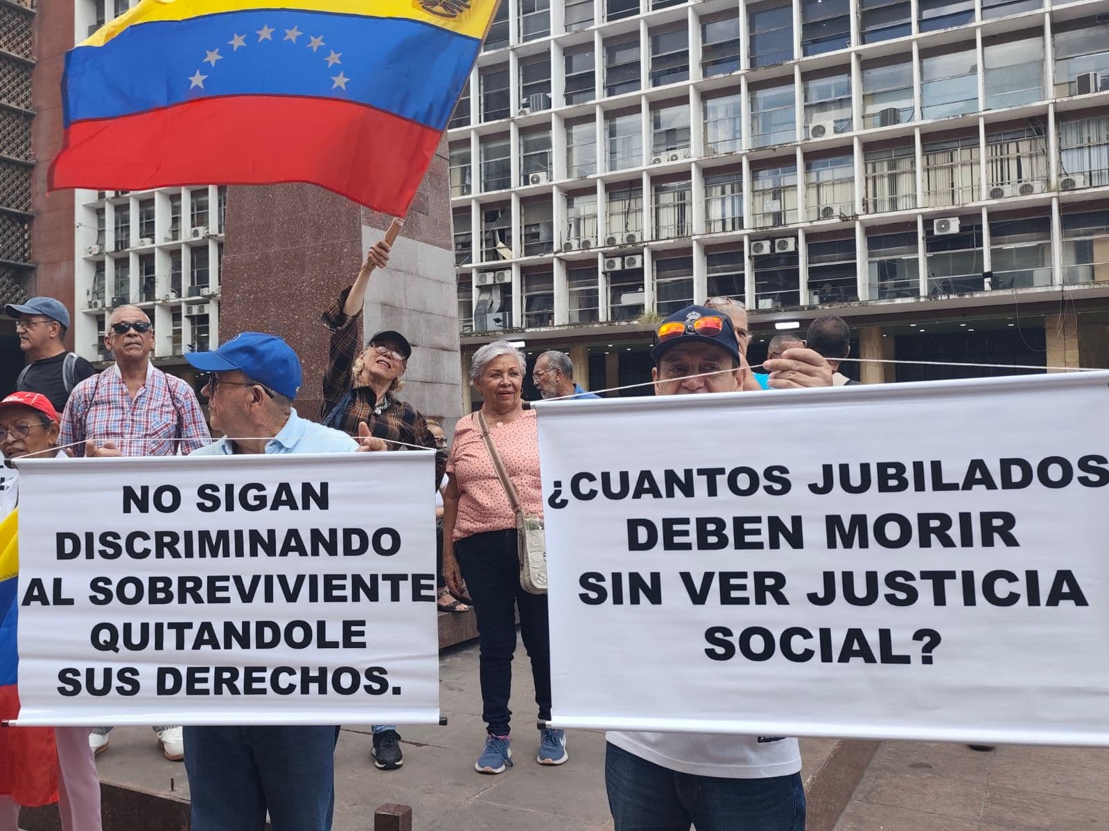 Protestas de Jubilados de Cantv por Suspensión de Bono y Salud en Crisis