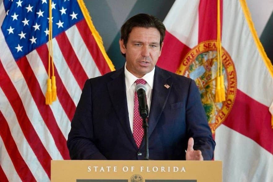 DeSantis reafirma su postura: Florida continuará deportando inmigrantes