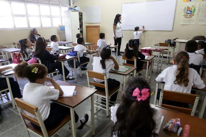 ¿Venezuela Listo Para Iniciar el Año Escolar Tras el Terremoto Doble?