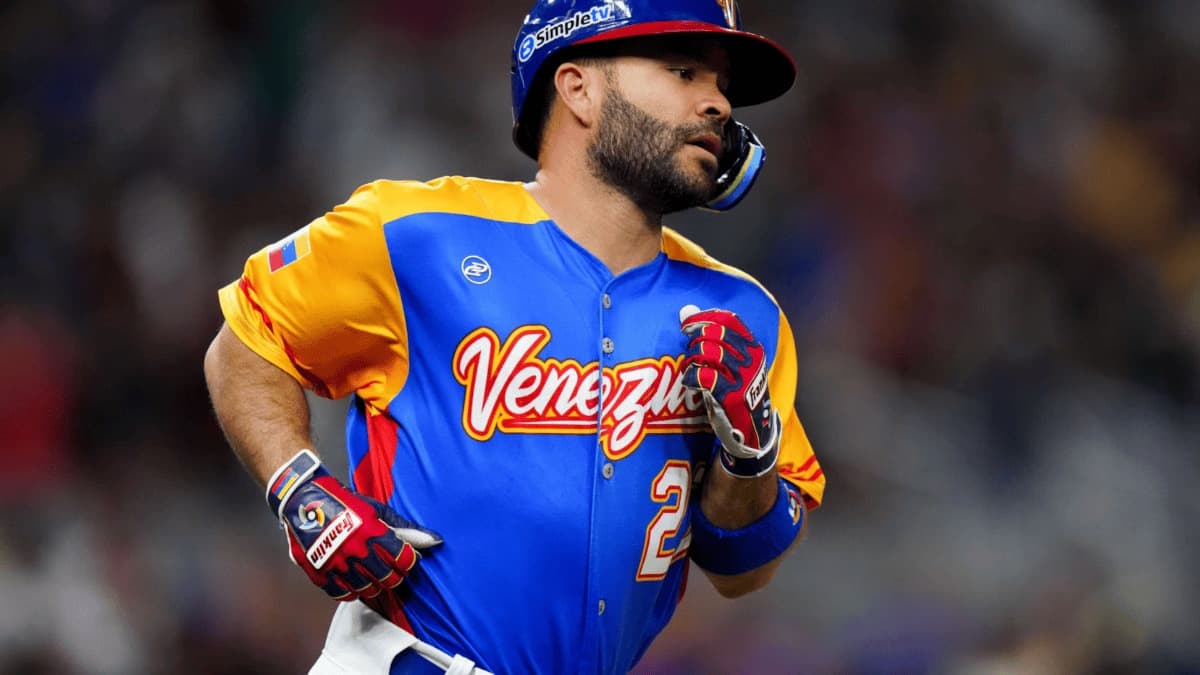 José Altuve se baja del Clásico Mundial de Béisbol 2026 por los Astros