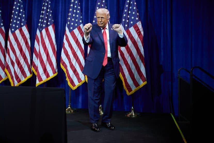 Trump Celebra la Caída del Precio de la Gasolina con Daddy Yankee