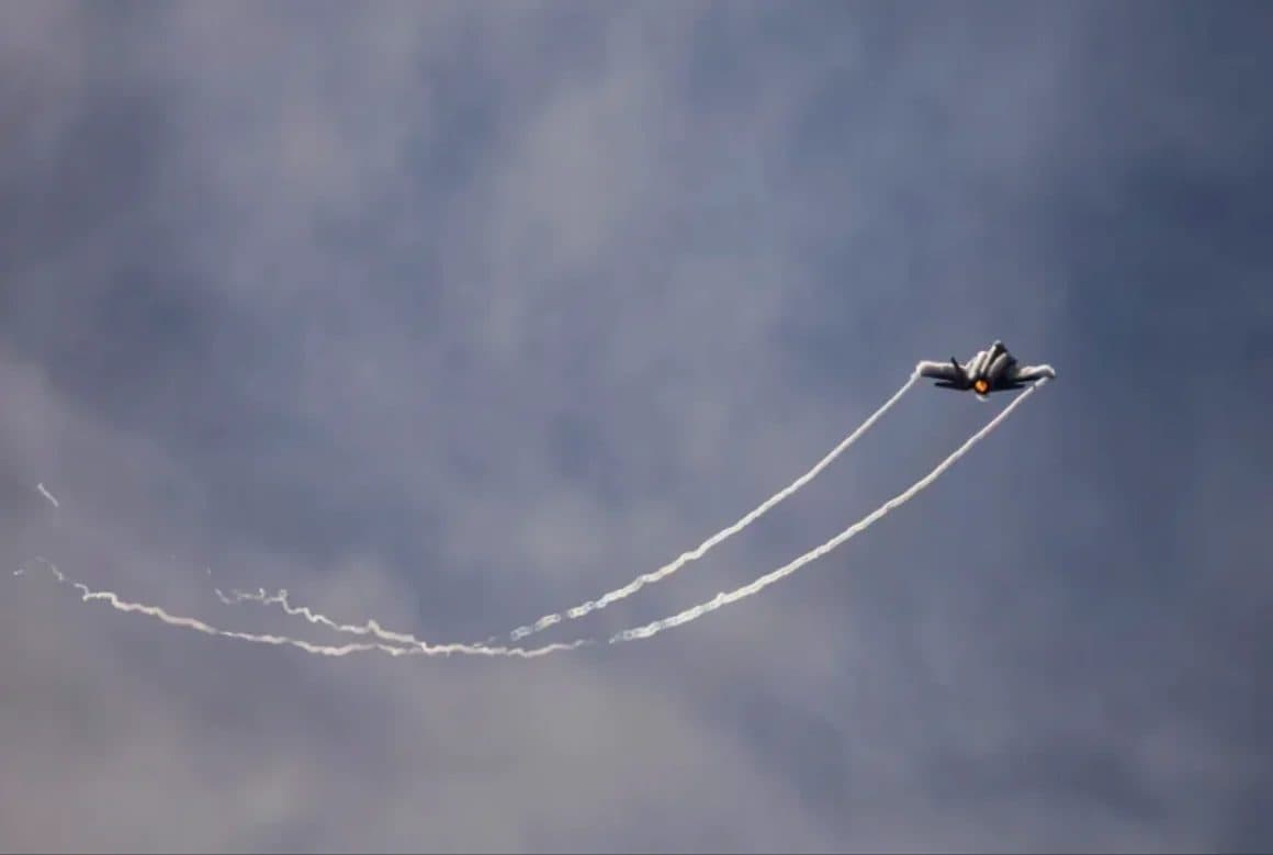 Ex piloto de la USAF acusado de entrenar a militares chinos