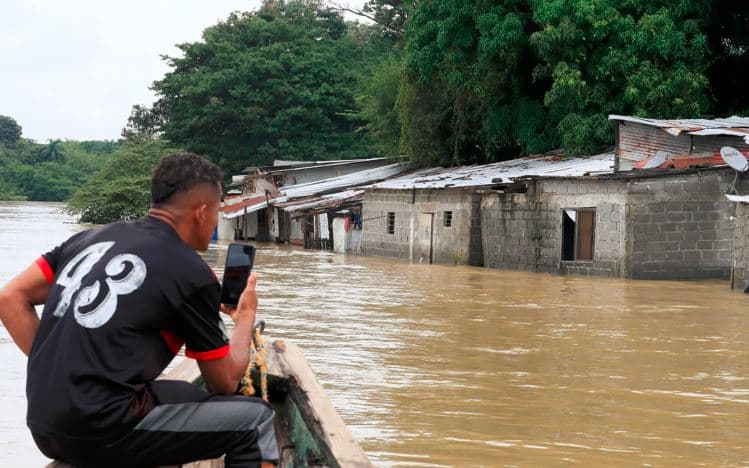 Inundaciones devastadoras en Colombia: 14 muertos y 9,000 viviendas arrasadas