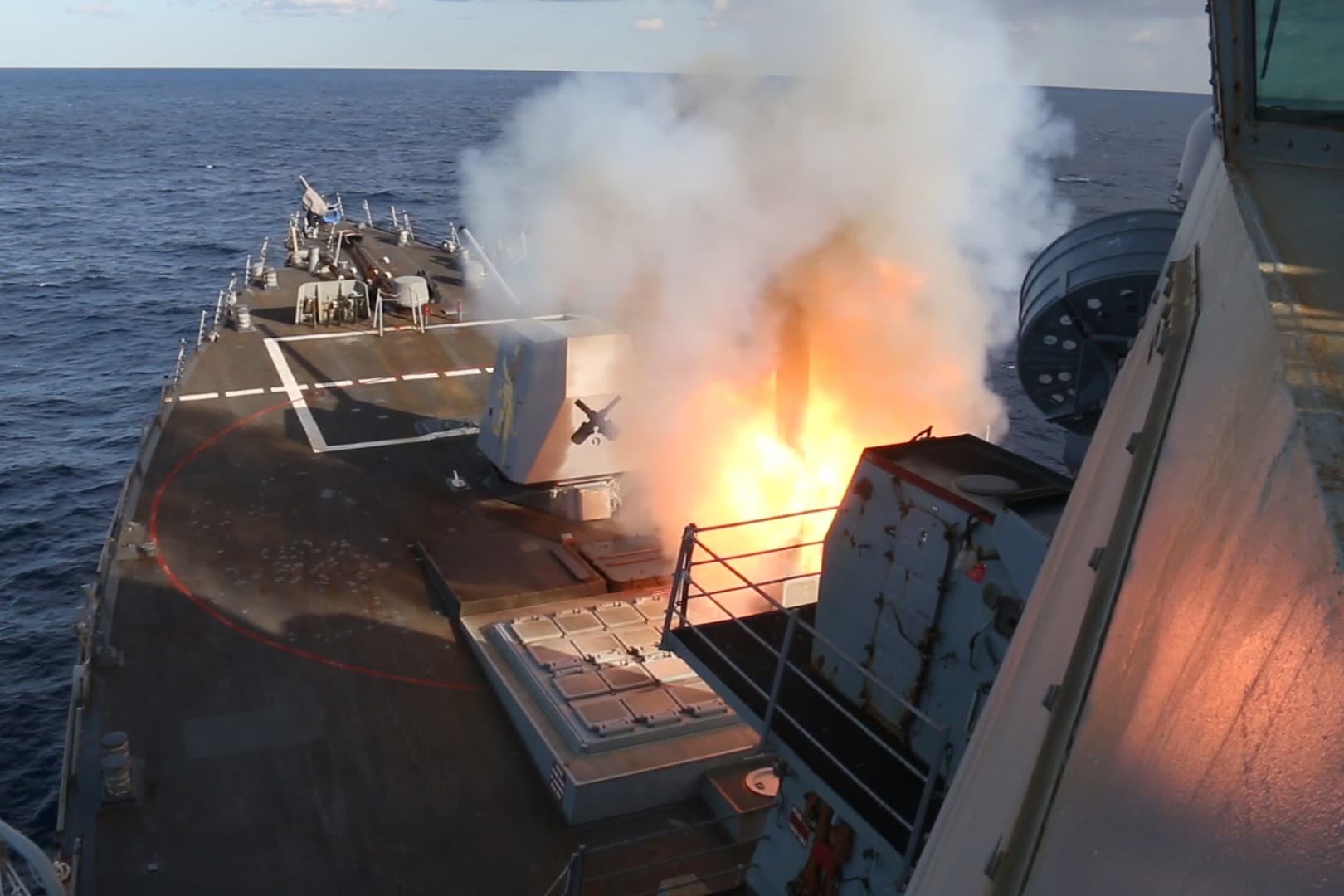 EEUU Destruye 17 Barcos y 100 Misiles de Irán en Operativos Militares