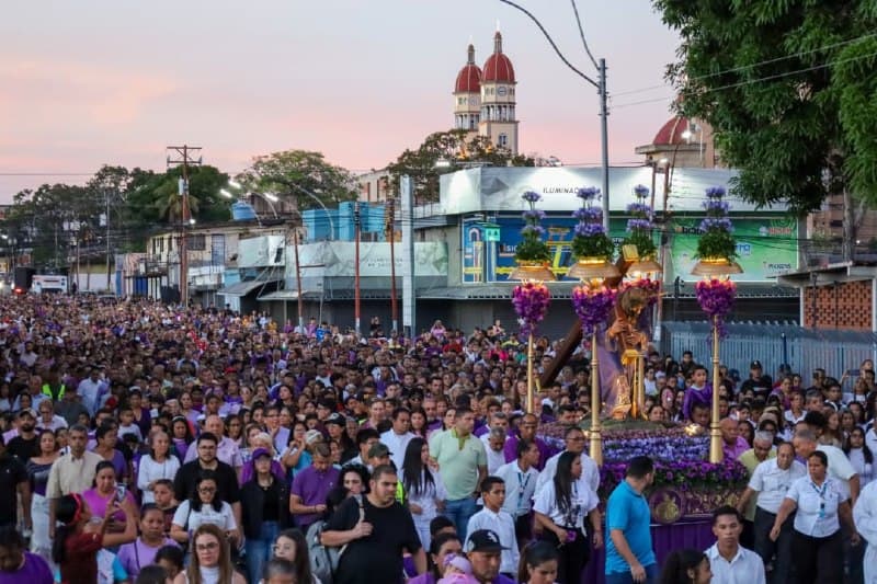 Maturín Celebra con Devoción la Semana Santa: La Procesión de El Nazareno