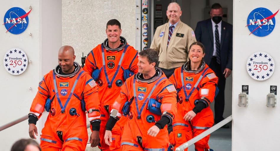 El Rey Carlos III Felicita a Astronautas de Artemis II en su Viaje a la Luna
