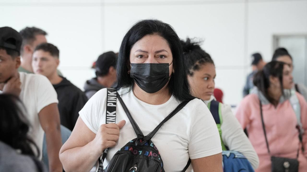 Llegan a Venezuela 158 migrantes deportados desde México en nuevo vuelo