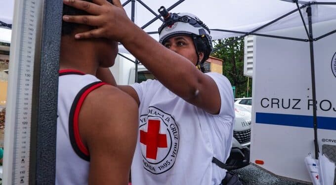Clínicas Móviles de Cruz Roja Colombiana Apoyarán a Damnificados en La Guaira