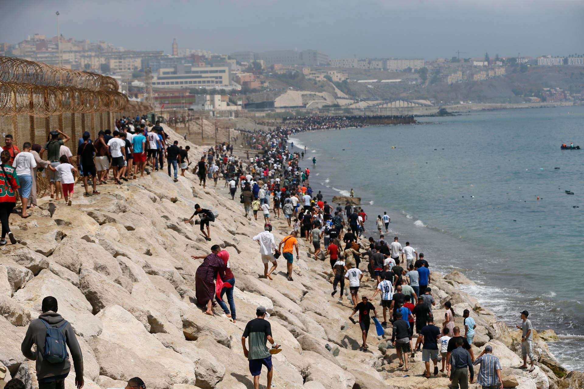 Crisis Migratoria: 40,000 Personas Arriban a Ceuta, 11 Muertos Confirmados