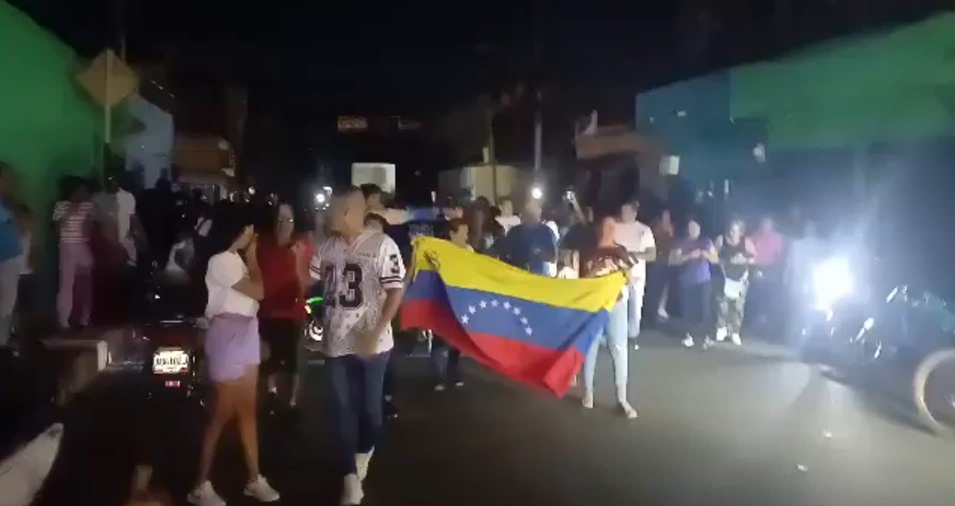 Aragüeños se alzan contra los apagones: Protestas nocturnas continúan