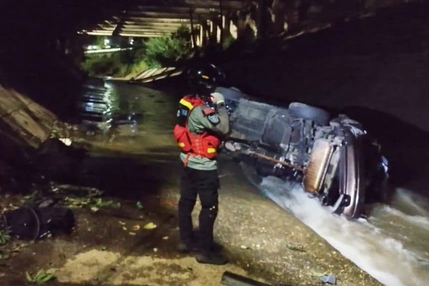 Tragedia en Caracas: Conductora pierde la vida tras caer al río Guaire