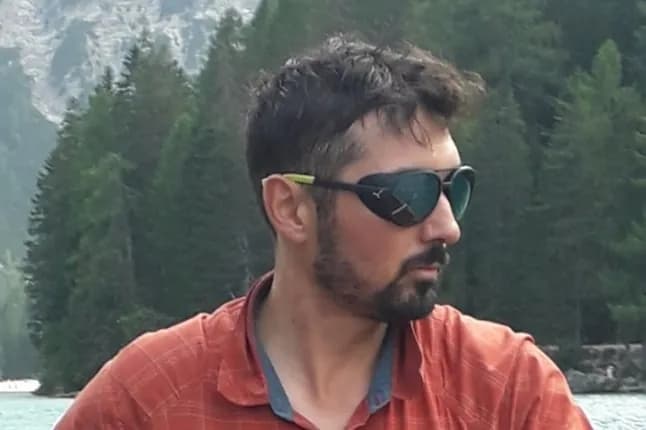 El trágico desenlace de un acto de bondad en Italia: un motorista pierde la vida