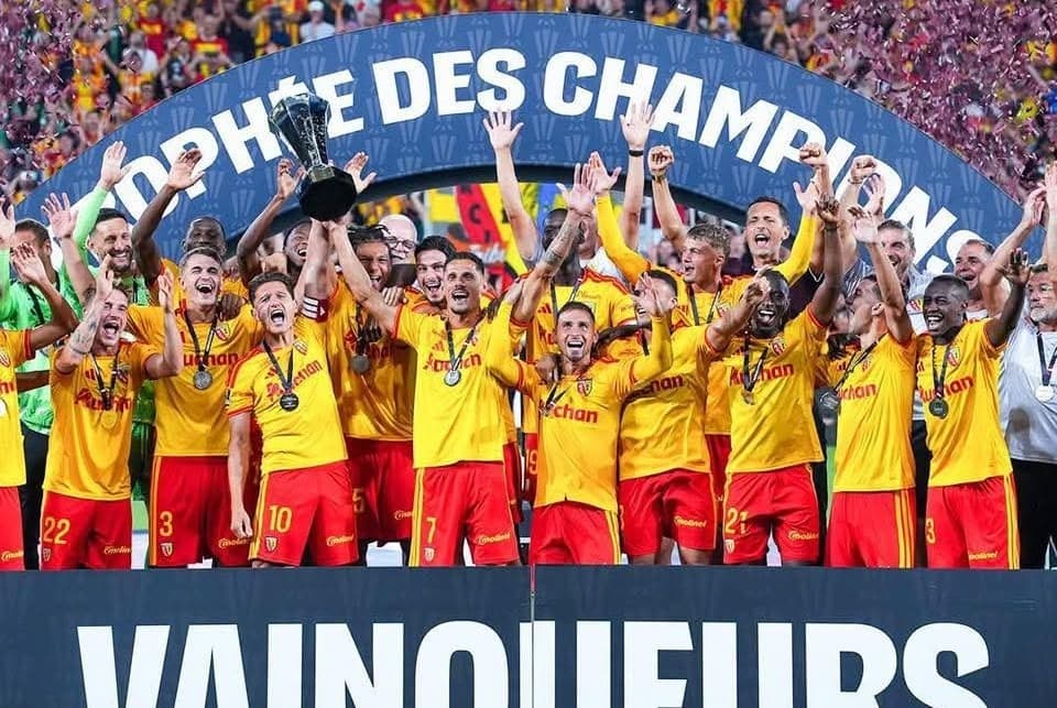 Lens hace historia al vencer al PSG y alzar la Supercopa de Francia