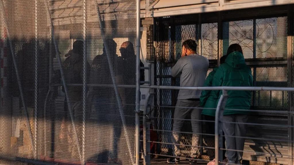 Tribunal de California frena la polémica medida migratoria de Trump