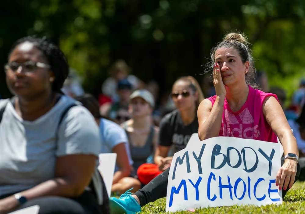 Crisis de Aborto: Mujeres de Florida Viajan fuera del Estado por Prohibiciones