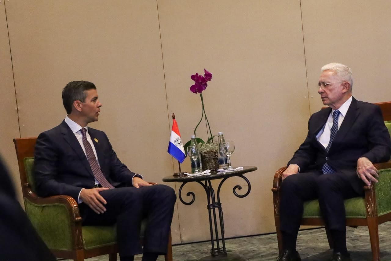 Presidente de Paraguay y Uribe Se Unen por la Democracia en Venezuela