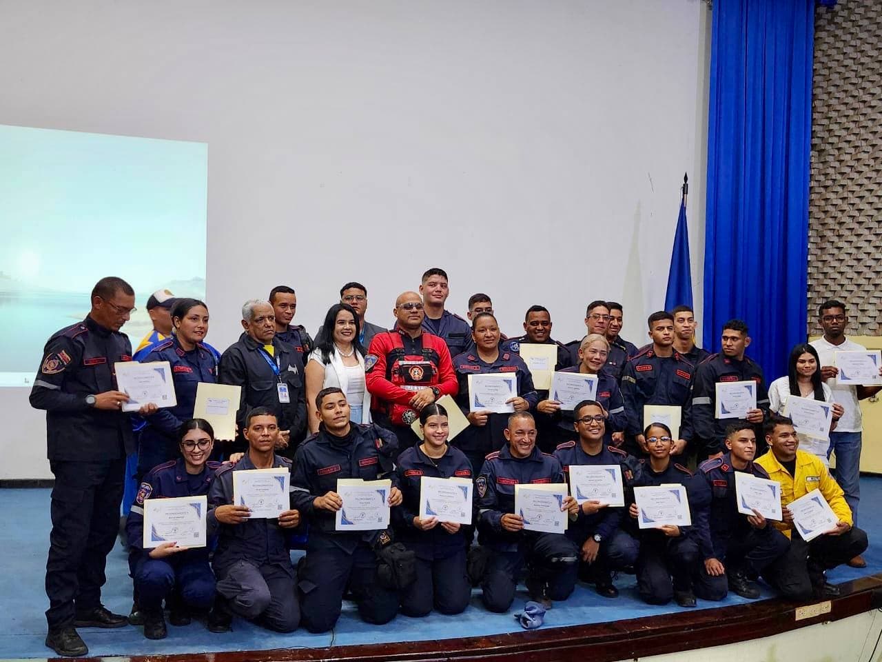 Homenaje a los héroes: Bomberos de Unexpo salvan vidas en Caracas