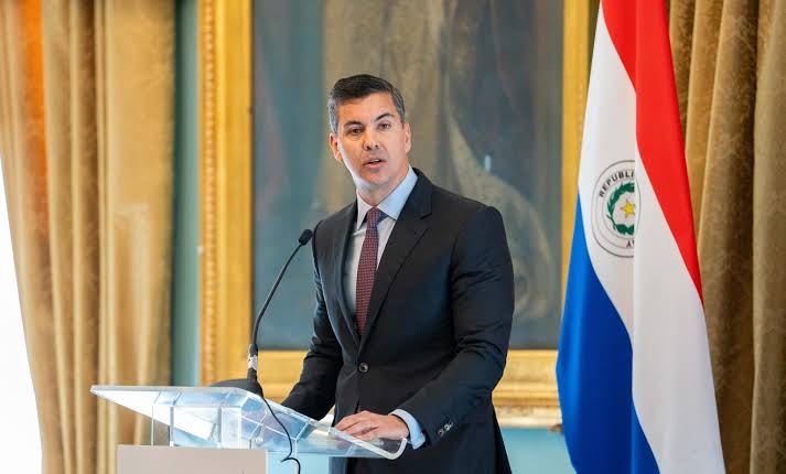 Santiago Peña, Presidente de Paraguay, asiste a investidura en Colombia
