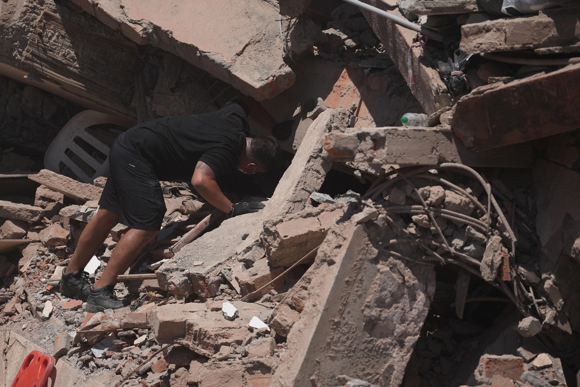Colombia Reporta 111 Muertos tras Terremoto Devastador de 7.4 en Escala