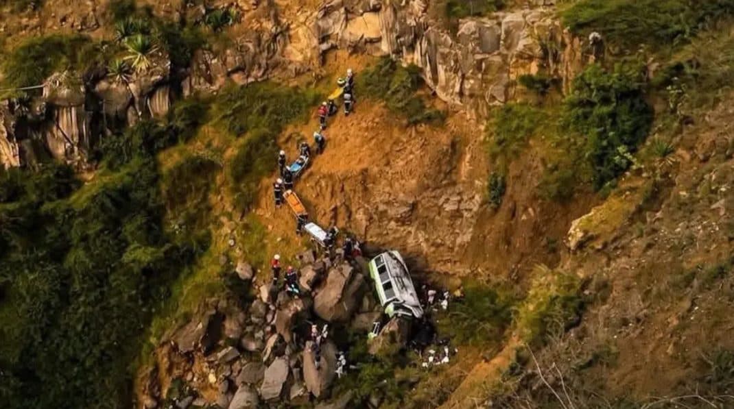 Tragedia en Cabo Verde: Autobús de estudiantes cae por precipicio