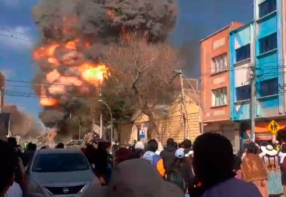 Explosión de pirotecnia en cuartel militar de Bolivia deja 52 heridos