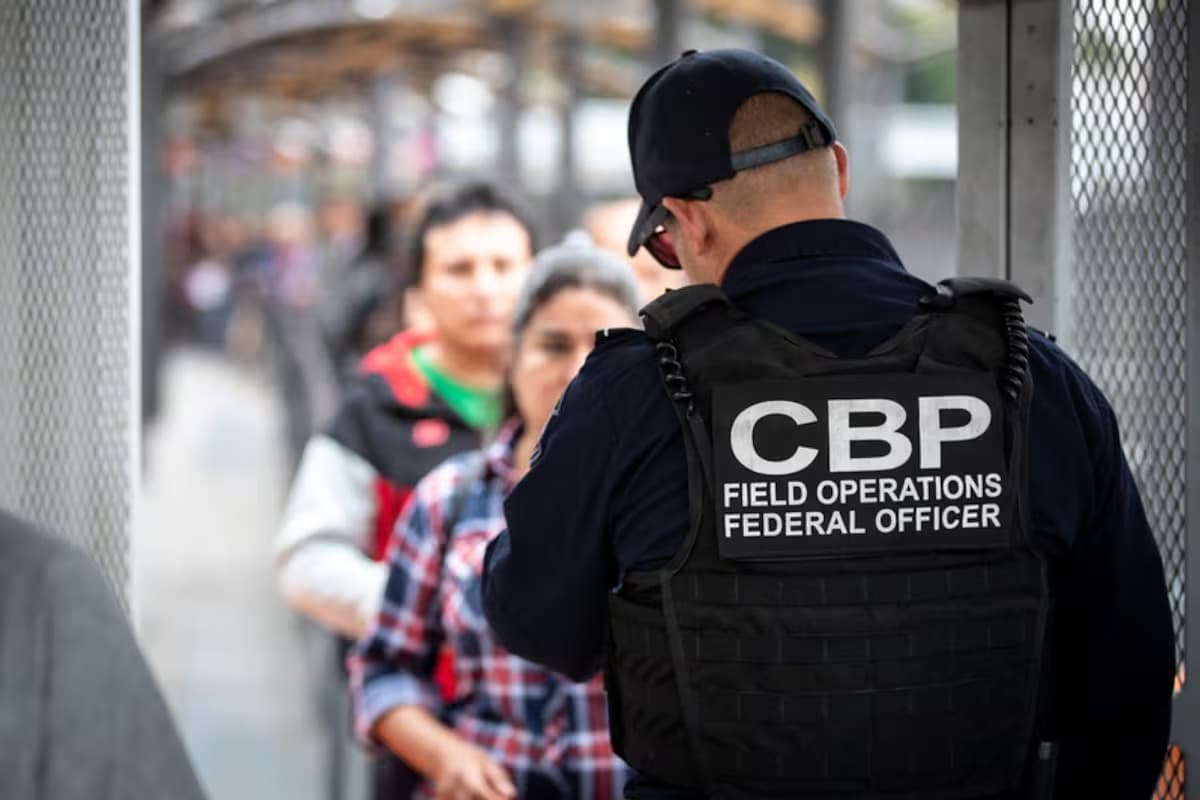EEUU refuerza restricciones de viaje para pasajeros de tres países