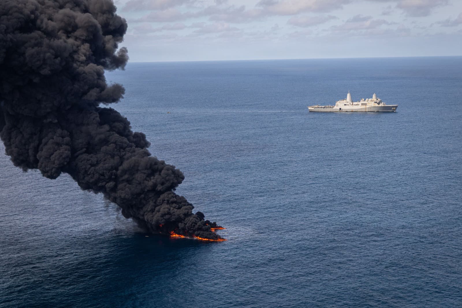 Revelan fotos de marines de EE. UU. abordando barcos ecuatorianos