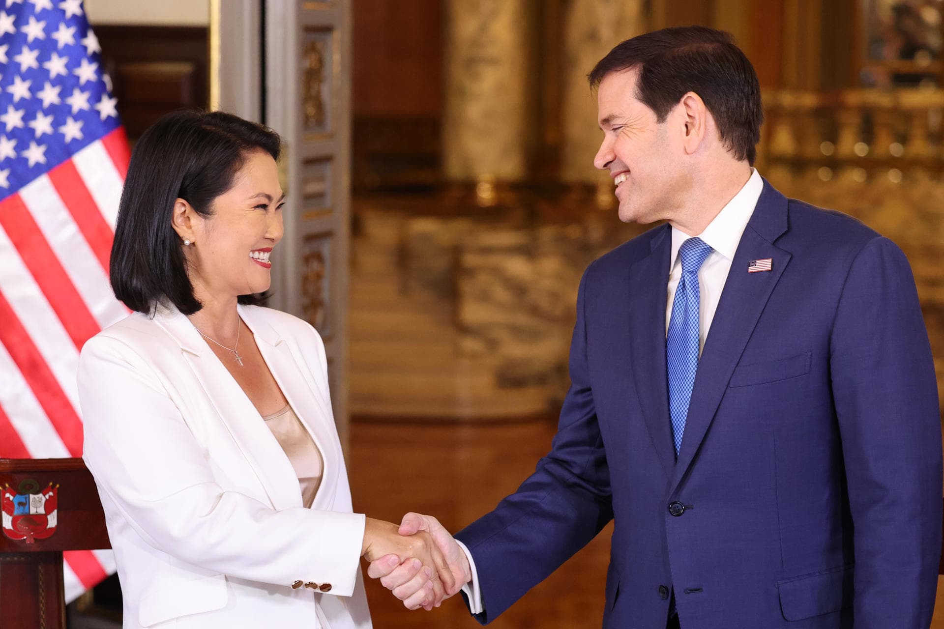 Fujimori y Rubio impulsan plan migratorio para venezolanos en Perú