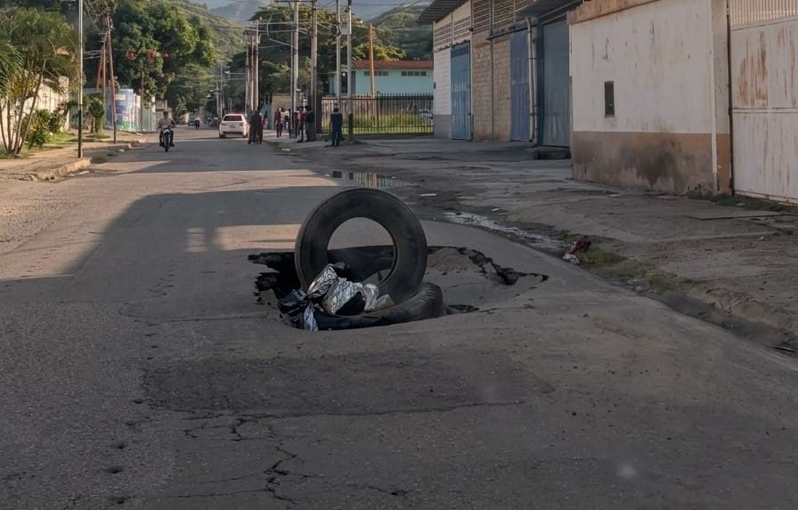 La Providencia en alerta: Cuarto socavón en tres meses pone en peligro la calle principal
