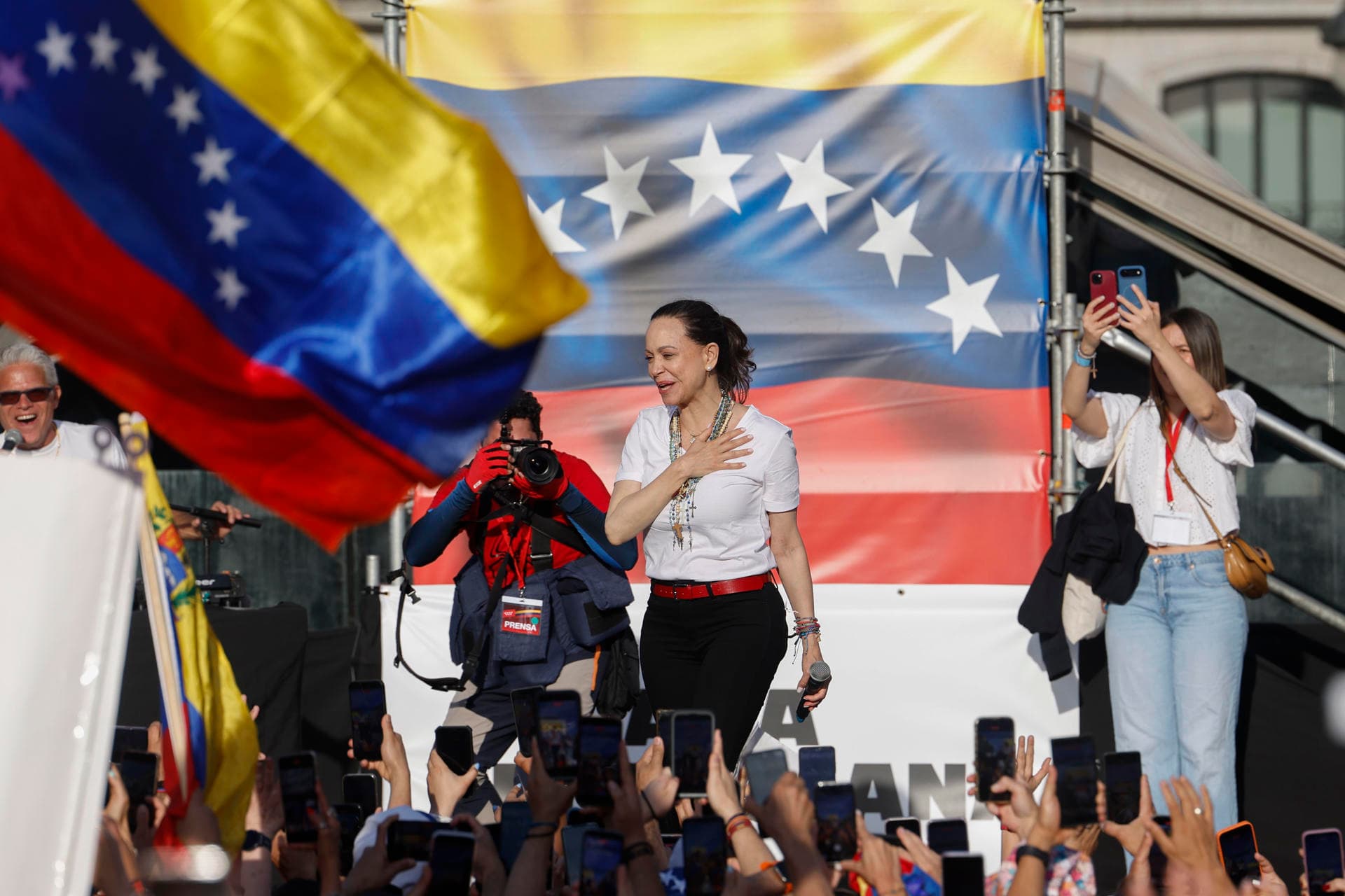 Encuesta revela desaprobación masiva a Delcy Rodríguez y apoyo a Machado