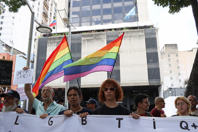 Denuncian allanamiento y detención de 33 hombres en local LGTBI en Venezuela