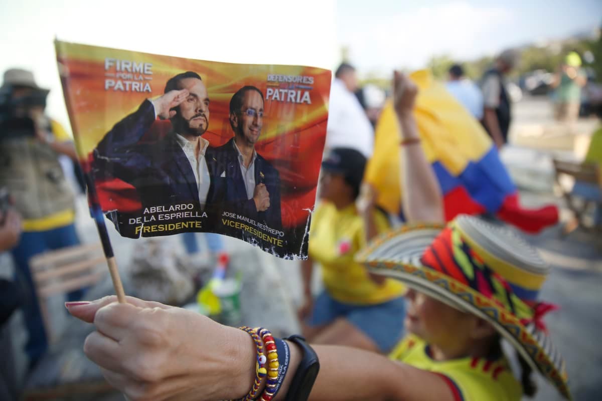 Petro rechaza resultados electorales que favorecen a De la Espriella