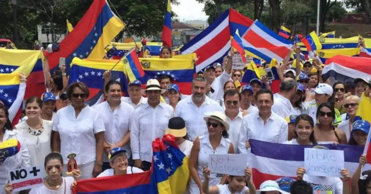 Costa Rica Regulariza Refugiados de Venezuela y Otros Países hasta 2026
