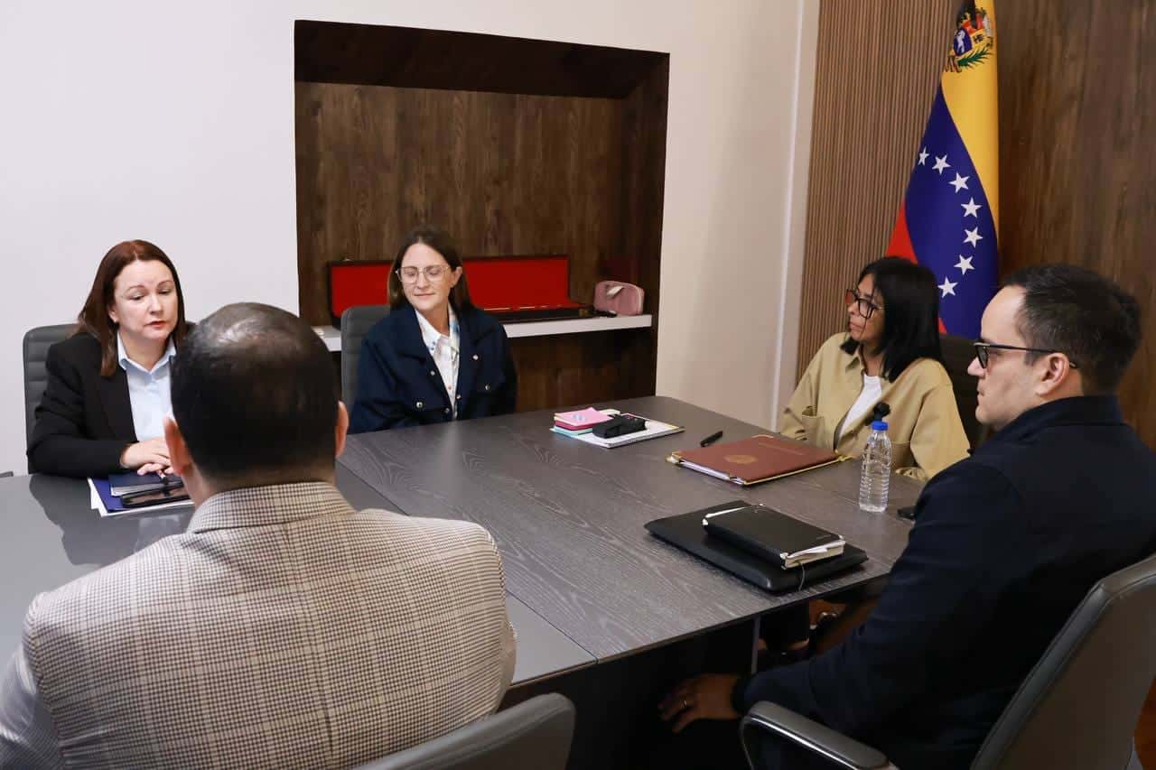 Delcy Rodríguez impone nuevo reglamento de Hidrocarburos en Venezuela