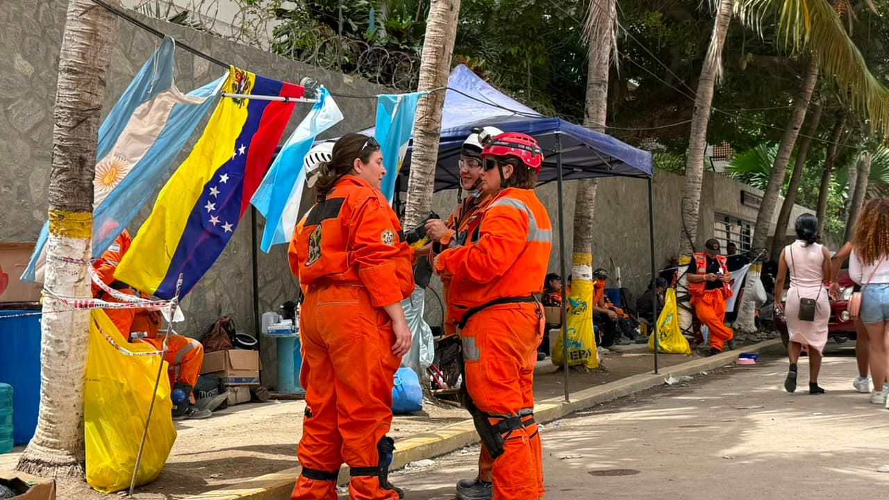 Brigadas Argentinas y Mexicanas Refuerzan la Solidaridad en La Guaira